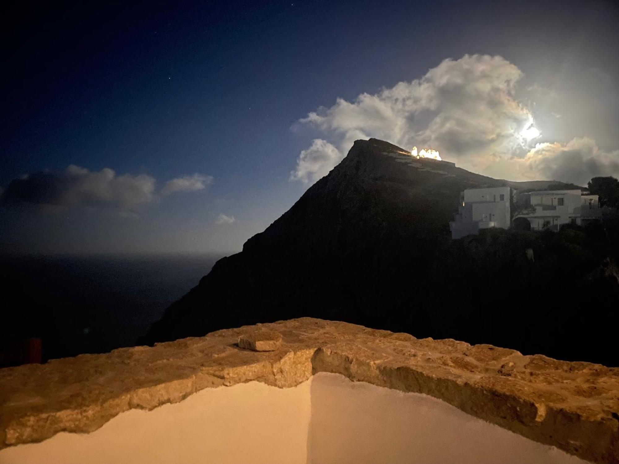 Villa Folegandros-Cliffhouse Exterior foto